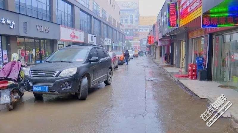 钟祥"任性"停车, 让阳春大街, 城河街变"窄"了!