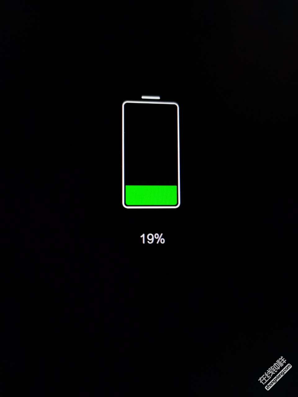 有谁和我手机一样,一到20%电量就关机的?记得只有苹果