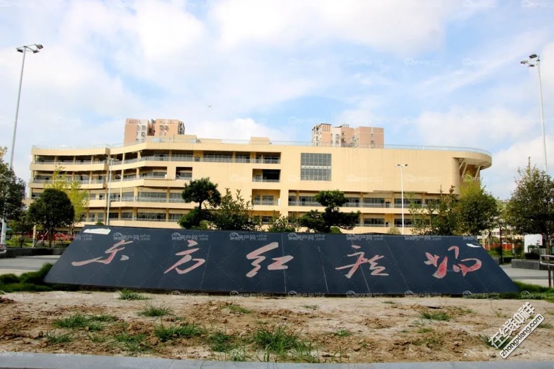 东方红广场现状实 